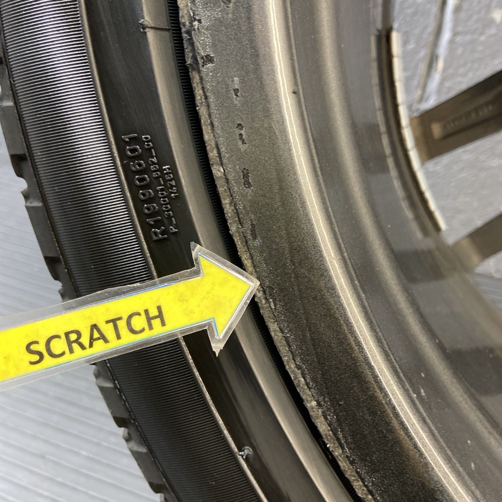 2017-2024 Maserati Levante M161 Front Wheel Rim W/ Tire 9Jx21 ET40.5 OEM *NOTE*