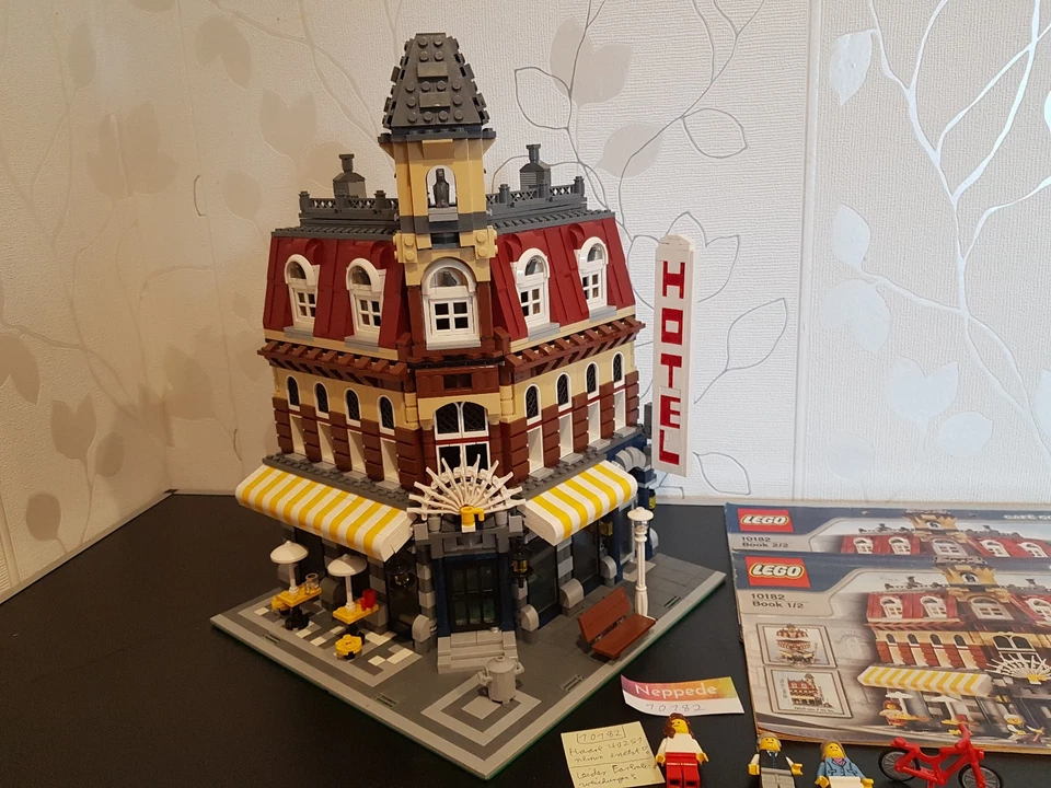 LEGO Modular Buildings 10182 Cafe Corner, Foto 3 von 5