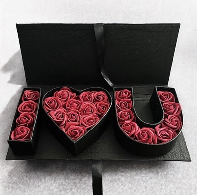 Timeless Love - Habdgefertige Rosenbox aus Pappe gefüllt mit Schaumstoff Rosen