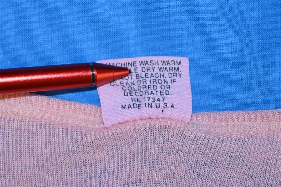 Camiseta feminina vintage anos 70 RAINBOW IN CONCERT ROCK BAND TOUR EXTRA PEQUENA XS  - Imagem 4 de 4