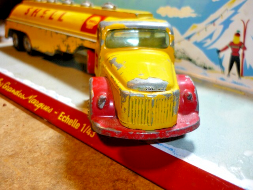 ANCIEN CAMION VOLVO TEKNO REMORQUE CITERNE SHELL 1/50 TOLE DINKY JRD CIJ 1965 - Foto 4 di 13