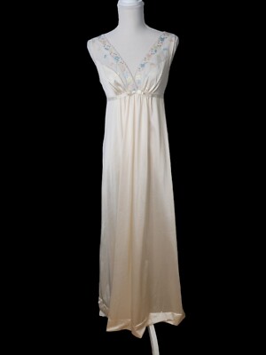 Vintage VANITY FAIR Long Night Gown Size 32 Ivory Embroidered Flowers Nylon  | eBay