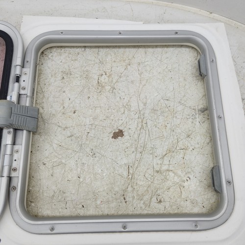 Lewmar sz 44 Low Profile Boat Hatch Ventilation Window 17-3/8" Square Cutout - Picture 11 of 16