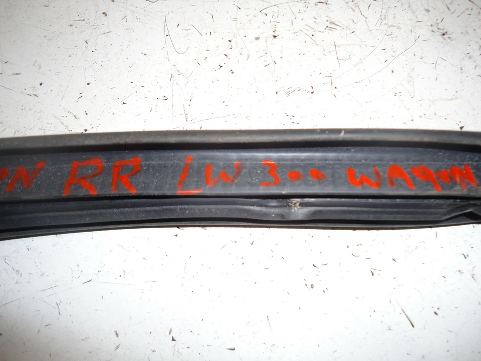 Station Wagon Saturn LW300 2002 puerta trasera derecha sello de goma Foto 3 de 4