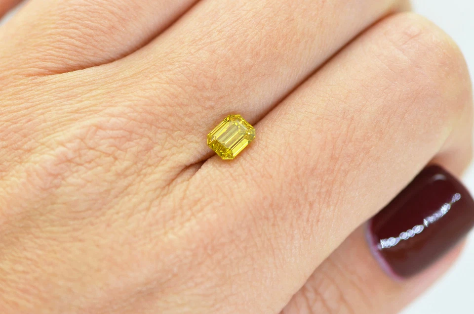 Loose Emerald Shape Diamond Fancy Yellow Color 1.03 Carat VS2 Certified Enhanced - Image 2 of 4