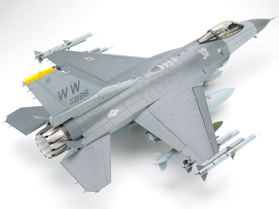 Tamiya 1/32 F-16CJ [Block 50] Fighting Falcon & F-16 Owners