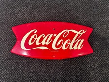 Preços baixos em 1960 Coca Cola Entre Sinais de Propaganda da Coca