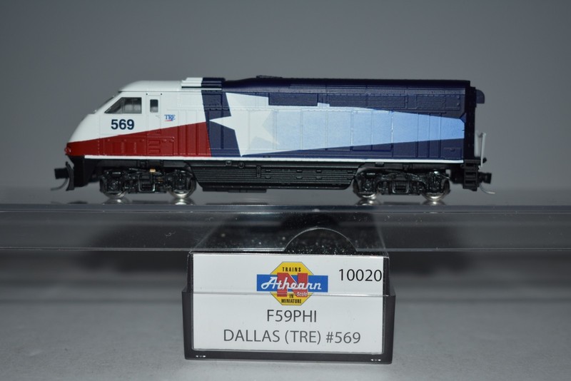 N Scale Athearn 10020 F59PHI Dallas Trinity Railway Express Locomotive #569