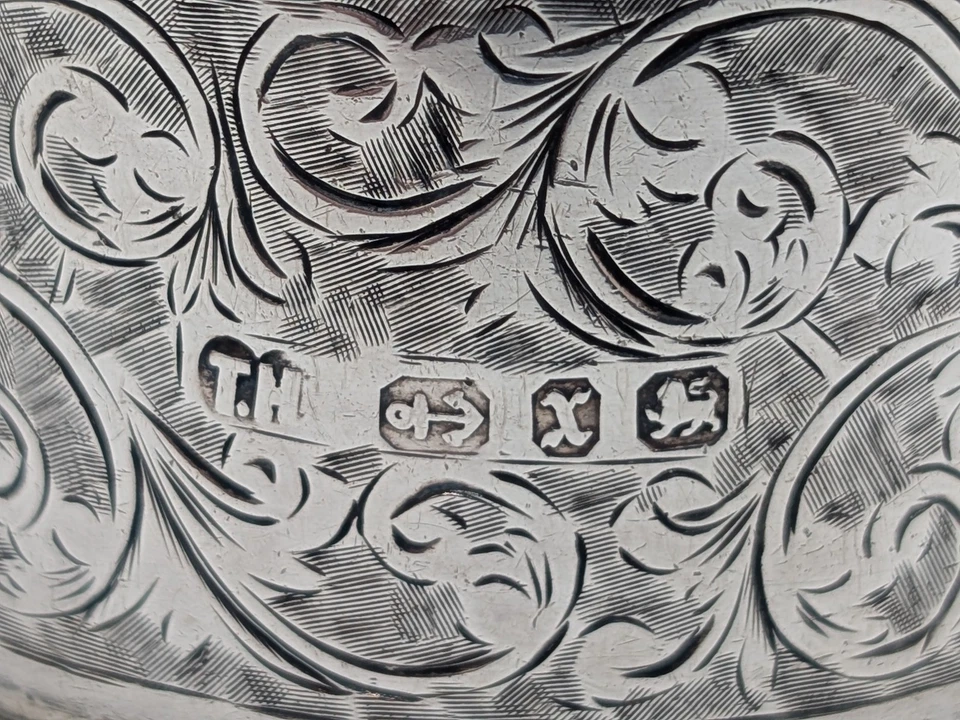 Antiguo anillo servilletero inglés de plata de ley "J" grabado inicial, fechado 1897 Foto 3 de 4