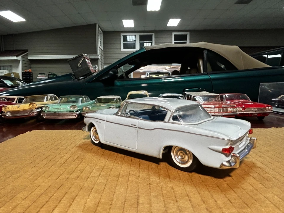 Jo-Han Models Dealer Promo 1960 Studebaker Lark 1:25 Scale Friction W/ Case - Image 4 of 4