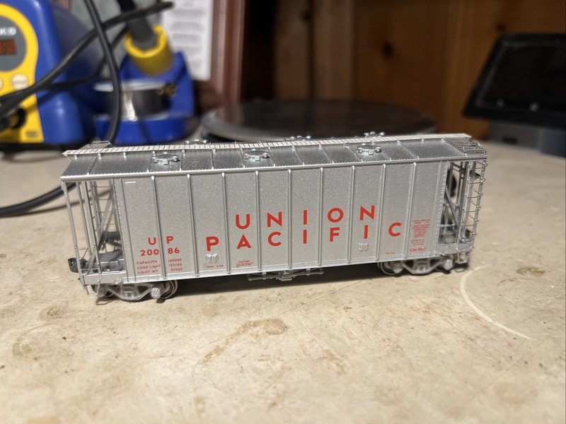 Athearn Genesis UP 20086 GATC 2600 AirSlide Covered Hopper (Used, No Box)