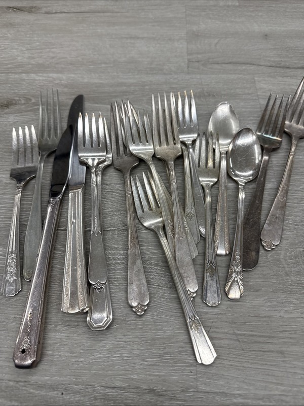 Vintage Modern Miscellaneous Silver Plated Flatware Pieces lot of 19