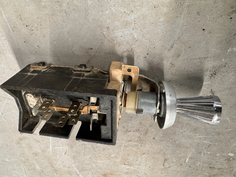 Interruptor de faros Chevelle BelAir 1961 1962 1963 Chevy Impala Biscayne OEM 1964 Foto 2 de 4