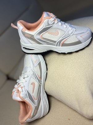 Nike Girls Sneakers White Peach Running Shoes Kids Size 1.5Y EU 33 Athletic