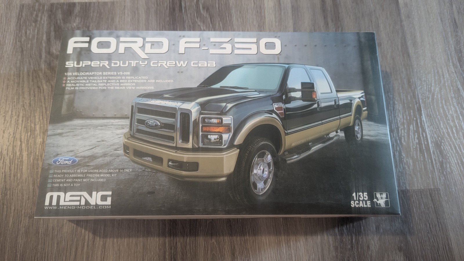 Meng - Ford F-350 Super Duty Crew Cab - 1:35 Scale - Model VS-006 - OPENED