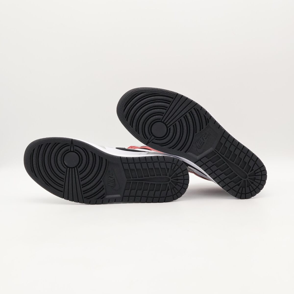 555088-126 Nike Air Jordan 1 High OG Light Smoke Grey Black 555088-126 Nike Air Jordan 1 High OG Light Smoke Grey Black