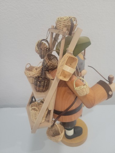 Vender Man w/Baskets Nutcracker 18" .Limited Edition. - Picture 5 of 10