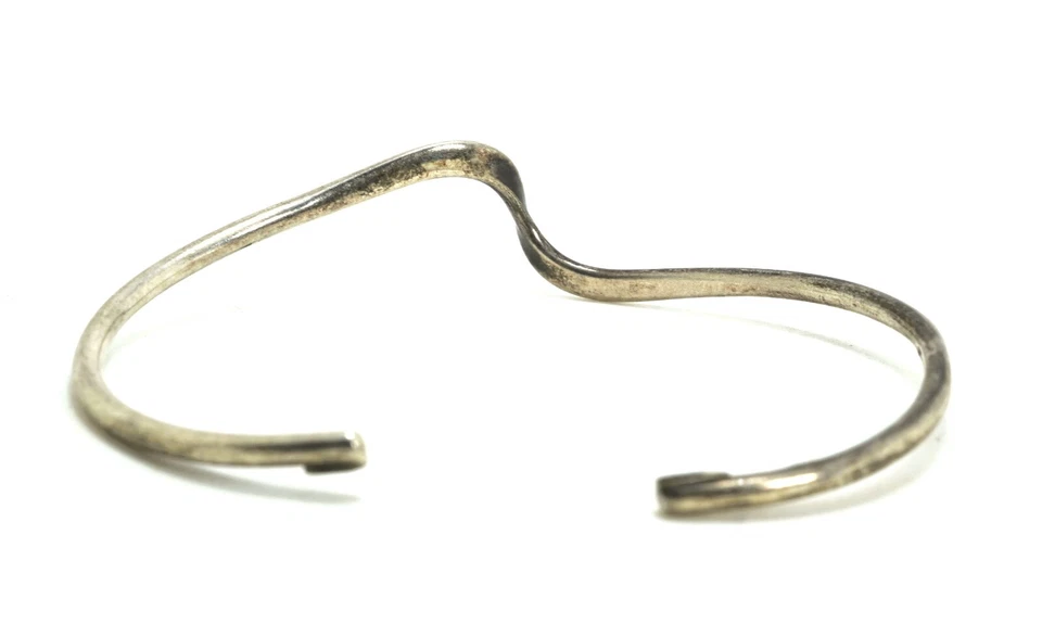 Brazalete fino ondulado de plata de ley CII México Foto 4 de 4