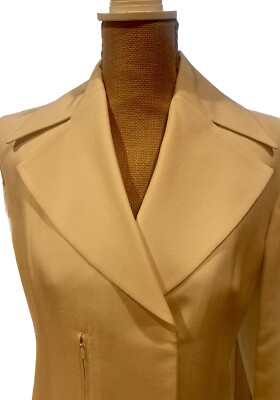 CALLAGHAN FABULOUS WHITE BLAZER, UNIQUE STYLE, 3 BUTOONS, MINT CONDITION, size42