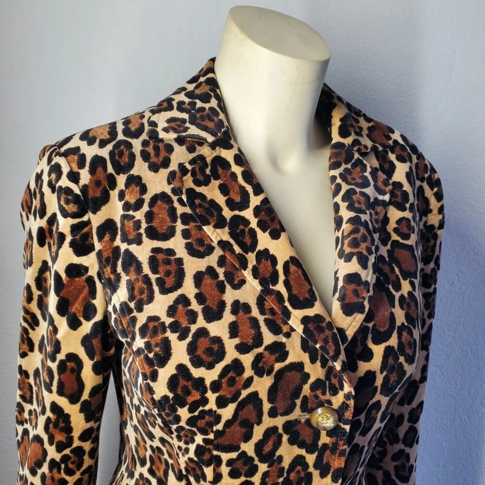 Blazer de terciopelo con estampado de leopardo Donna Degnan 8 Foto 3 de 4
