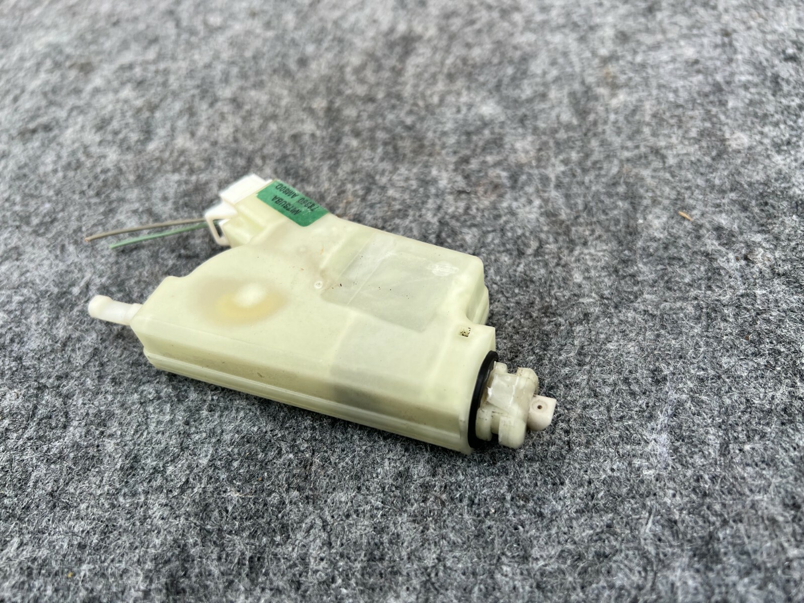 INFINITI Q50 Q60 Q70 M37 M56 FX50 G37 G35 20082021 OEM GAS LID DOOR