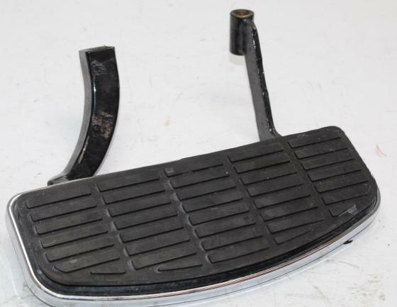 02 HARLEY-DAVIDSON ROAD KING CLASSIC EFI FLHRI RIGHT FOOT REST PEG