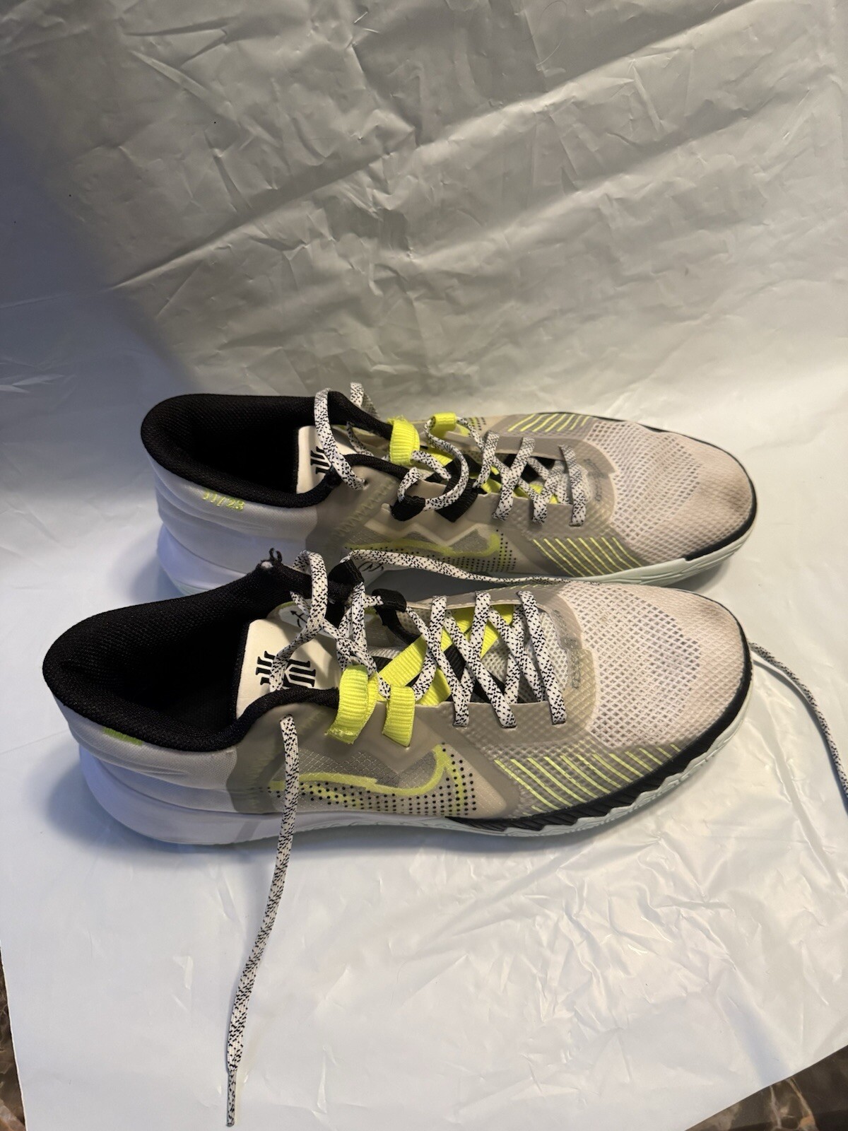 Nike Kyrie Flytrap White Volt size 13 - image 2