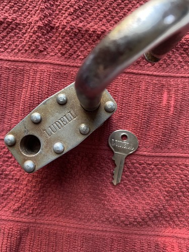 Vintage Heavy Ludell Pad Lock with Key, Padlock, Hardened Steel - Picture 3 of 10