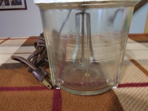 Vidrio Chicago Electric Mixer/Measuring Cup 1930's Works Great - Picture 2 of 5