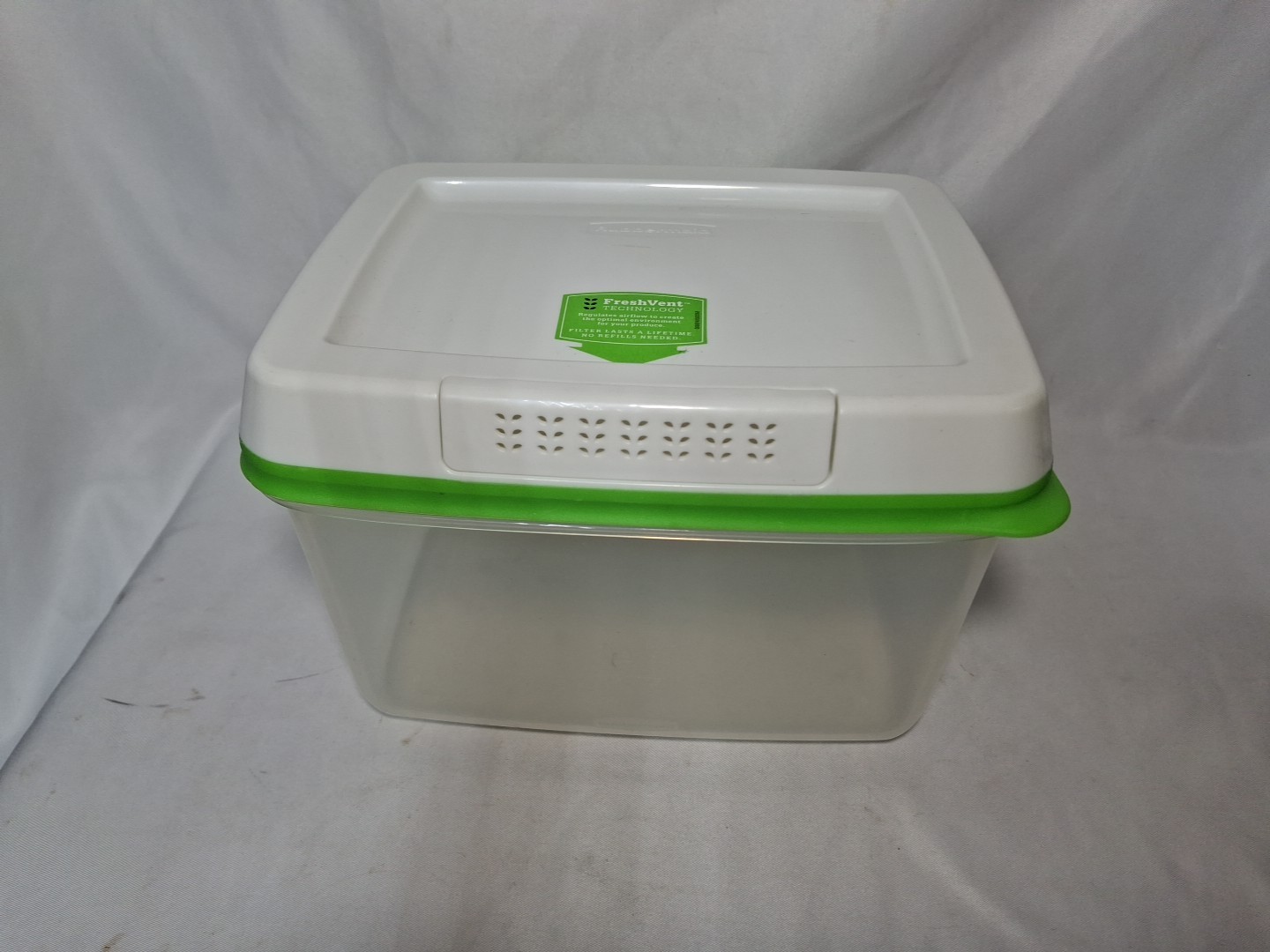 Rubbermaid FreshWorks Produce Saver Fresh Vent Large 17.3 Cups 4.1 L