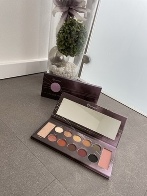 BH Cosmetics Mrs Bella The Dark Side Eyeshadow Blush und Highlighter Palette