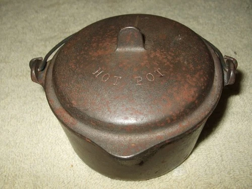 WAGNER CAST IRON HOT POT #1363 SALESMAN SAMPLE / CHILDS TOY