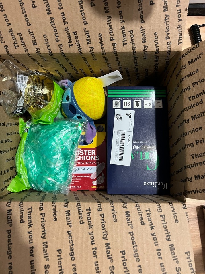 17x assorted amazon , CVS & walgreens lot accessories all manifest x ...