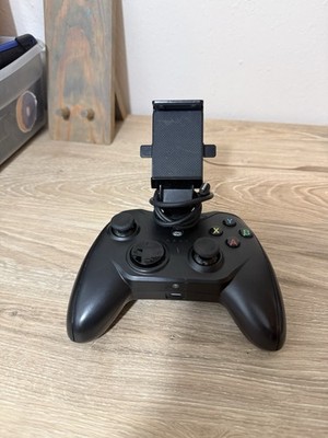 iPhone Controller for gaming w/ Phone Clip - Black Plastic, for iphone lighting