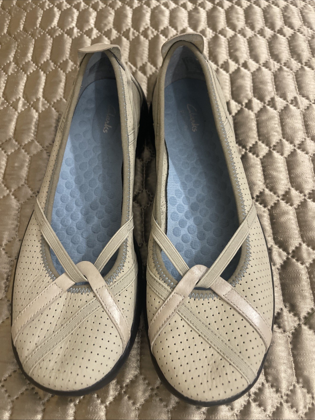 Clarks Privo Women's  Size 8.5 Slip On Beige Leather Comfort Shoes.  Great Cond