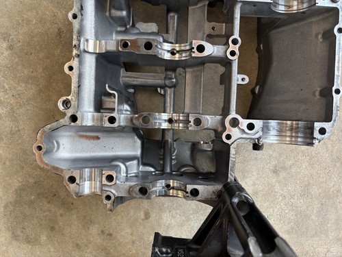 19 Yamaha YZF R1 Engine Cases - Picture 19 of 21