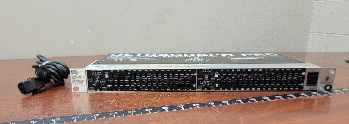 Behringer Ultragraph Pro FBQ1502 15-Band Stereo Graphic Equalizer