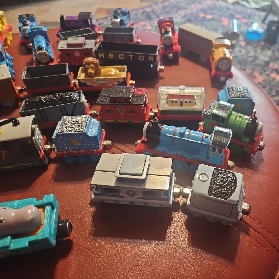 Lote de 36 trenes y vagones magnéticos fundidos a presión Thomas The Tank Engine Take N Play Foto 4 de 4