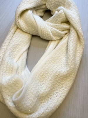 CALVIN KLEIN White Gold Sparkle Heavy Knit Infinity Scarf 23” x 33”