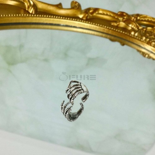 1x Stainless Steel Mens Womens Skeleton Hand Finger Ear Cuff Clip Wrap Earrings - Picture 8 of 9