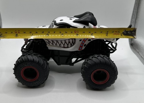 Coche de radiocontrol Spin Master RC Monster Mutt Dalmation SIN CONTROL REMOTO Monster Jam 7”x5” - Imagen 12 de 12