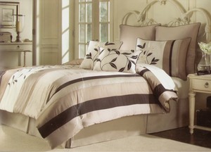 New Croscill Penelope Comforter Shams Bed Skirt 4 Piece Set Queen