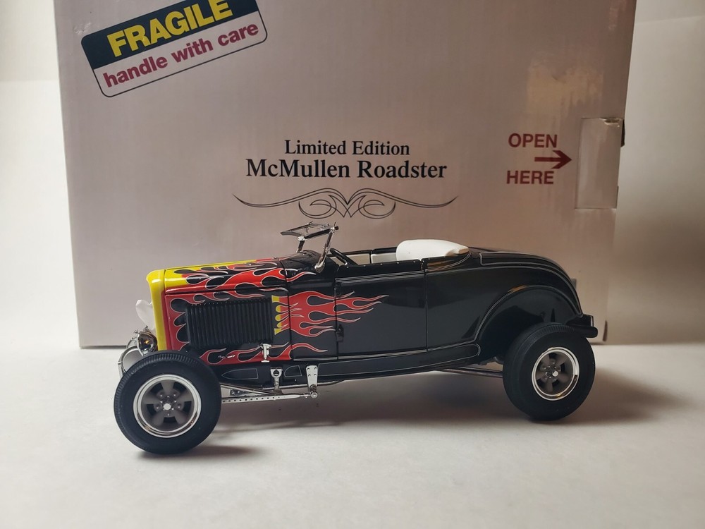 Danbury Mint 1932 Ford McMullen Roadster 1:24 Scale Diecast Limited Edition Car