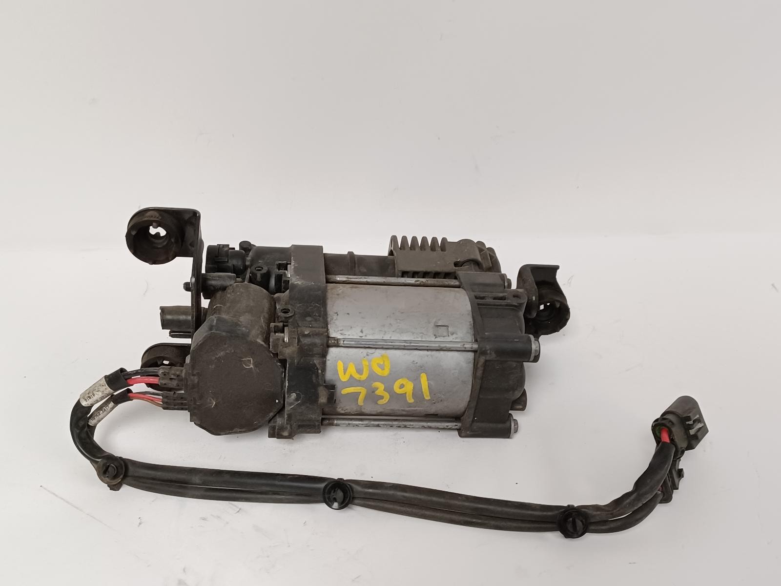 Used Air Suspension Compressor fits: 2020 Maserati LEVANTE  Grade A