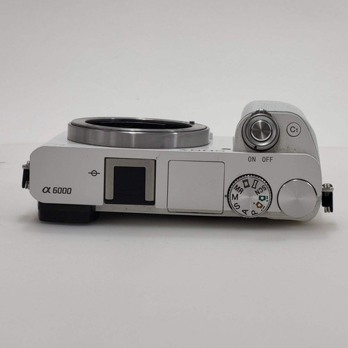 Defekte Sony Alpha A6000 24.3MP Spiegellose Digitalkamera - Bild 6 von 8