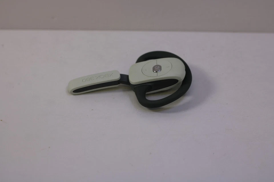 Microsoft Xbox 360 White Wireless Bluetooth Single Earpiece Headset - Image 4 of 4