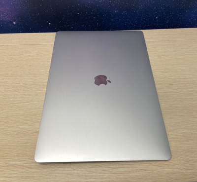 Original Apple Macbook Pro 15