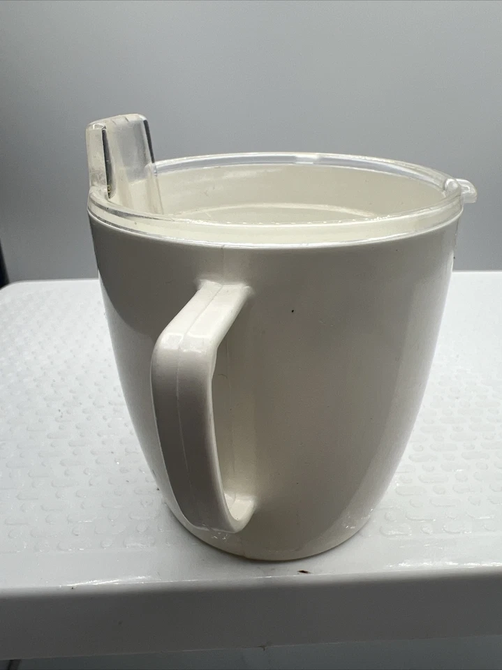 Taza de bebé de plástico de 2 asas de colección ciervo dorado hecha en EE. UU. 3" de alto con tapa blanca Foto 4 de 4