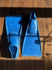 Water Gear blue fins flippers adult shoe sz 5-7 Snorkel Scuba Diving