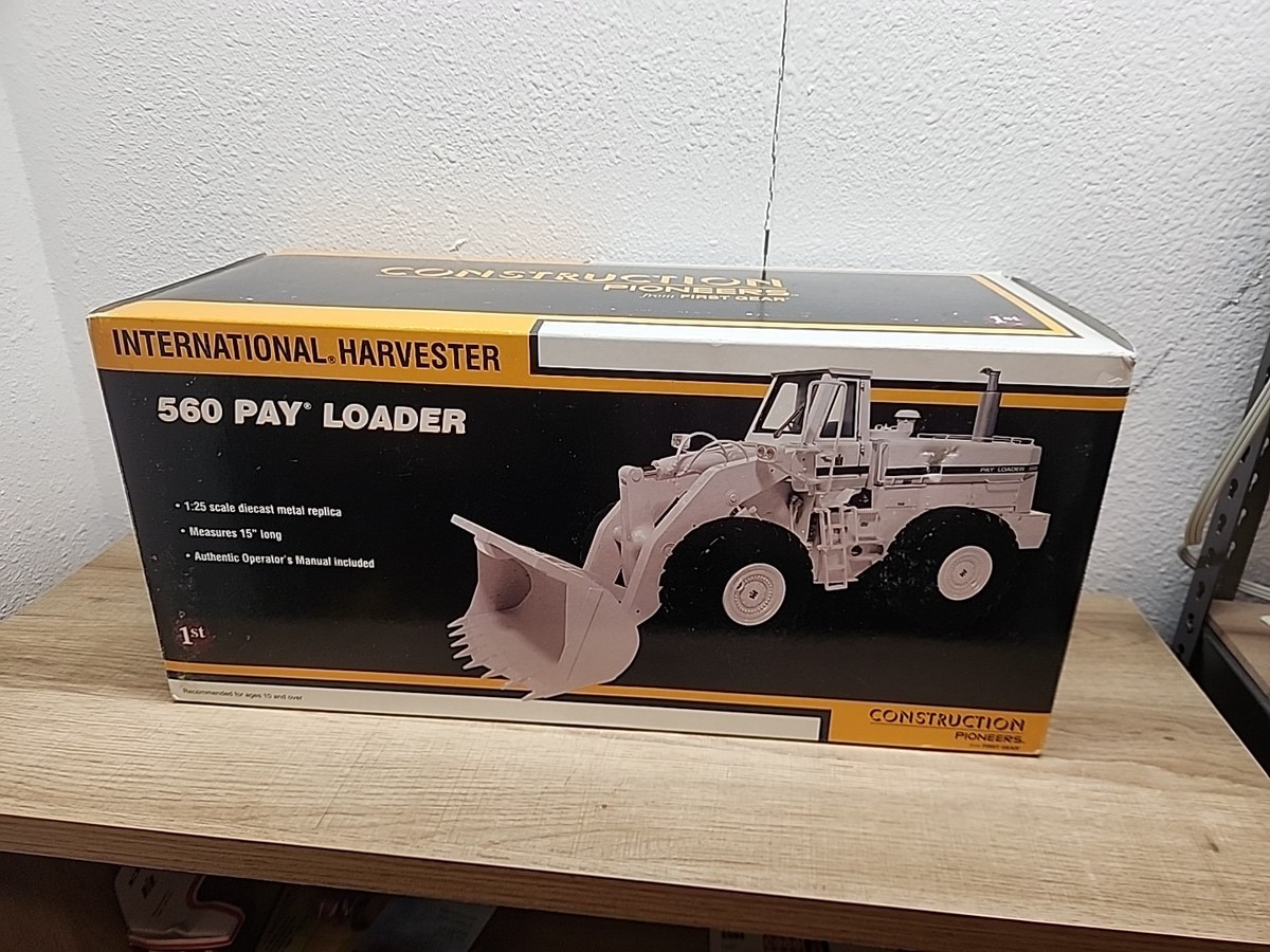 1/25 International Harvester 560 Pay Loader White First Gear | eBay